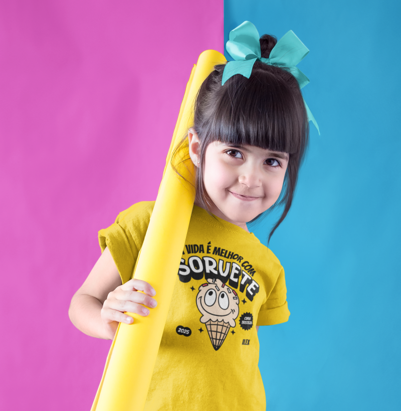 Camiseta Infantil A Vida é Melhor com Sorvete